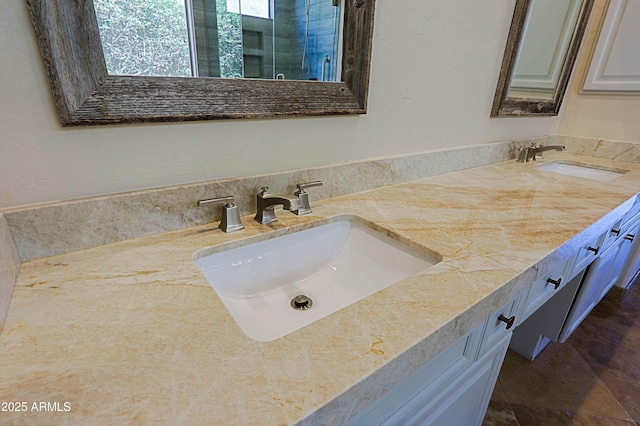 32710 N 71st St, Scottsdale, AZ 85266 - full bath featuring double vanity and an enclosed shower