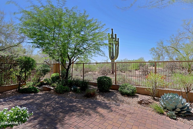 32710 N 71st St, Scottsdale, AZ 85266 - fenced backyard featuring a patio