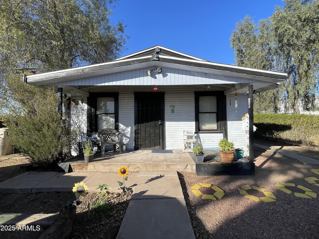 view of front of home featuring a porch