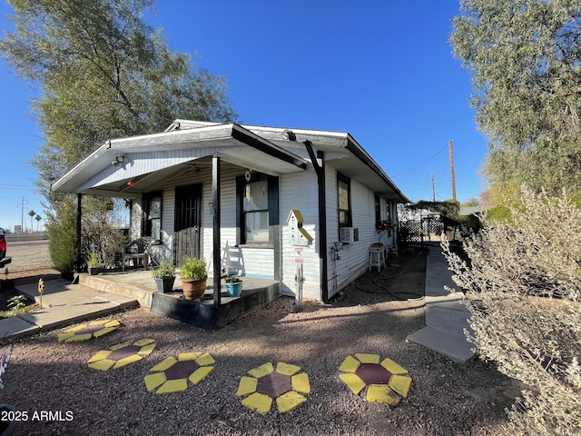 manufactured / mobile home with a porch