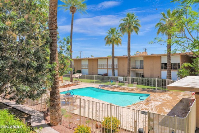 6125 E Indian School Rd Unit 240, Scottsdale, AZ 85251 - community pool with fence and a patio