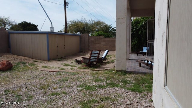 view of yard with a shed