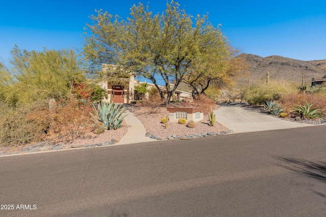 view of front of house featuring a mountain view