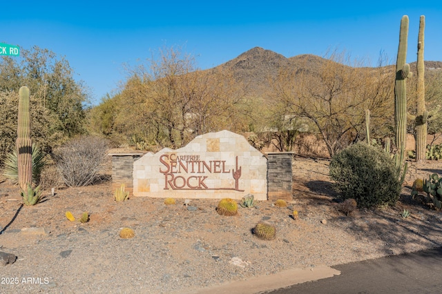 community sign with a mountain view