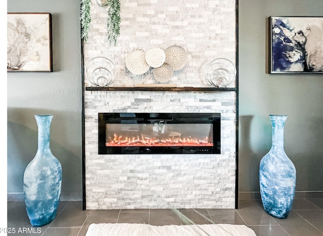 11215 N 37th Ave, Phoenix, AZ 85029 - detailed view of a fireplace and baseboards
