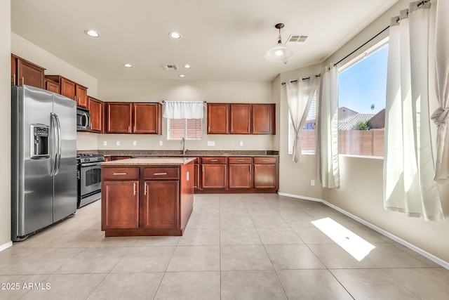 121 W Hackberry Dr, Chandler, AZ 85248 - kitchen with stainless steel appliances, a sink, light tile patterned floors, recessed lighting, and baseboards