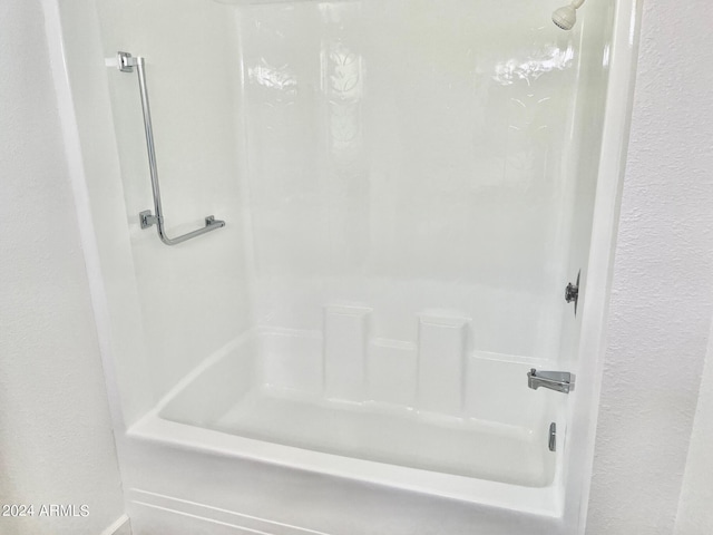 bathroom with shower / bathtub combination