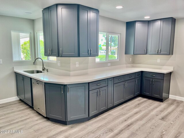 kitchen featuring ceiling fan, gray cabinets, stainless steel appliances, and light hardwood / wood-style floors