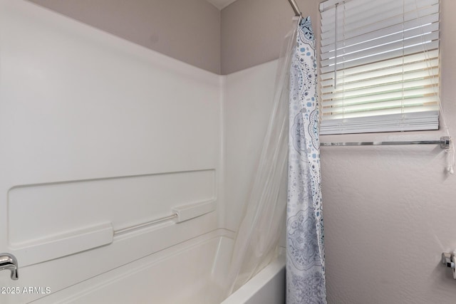 bathroom with shower / tub combo