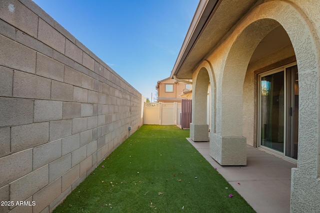 view of yard featuring a fenced backyard