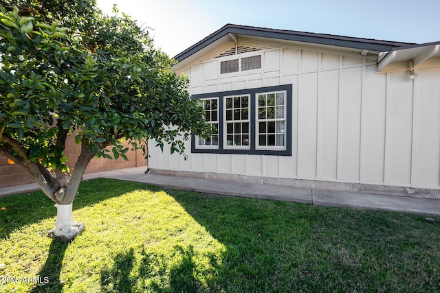 view of side of property with a lawn