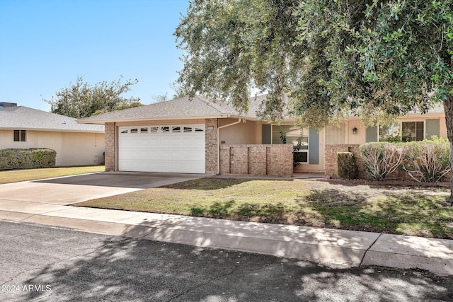 view of front of home featuring a front lawn and a garage