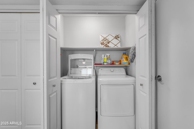 laundry room featuring laundry area and washing machine and clothes dryer