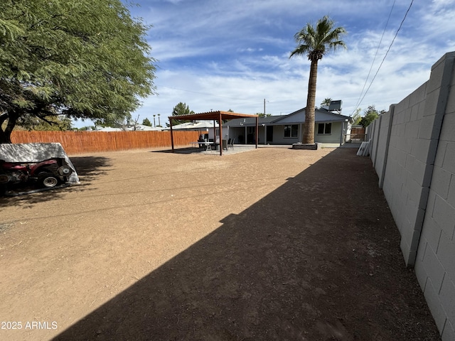 view of yard featuring a patio area