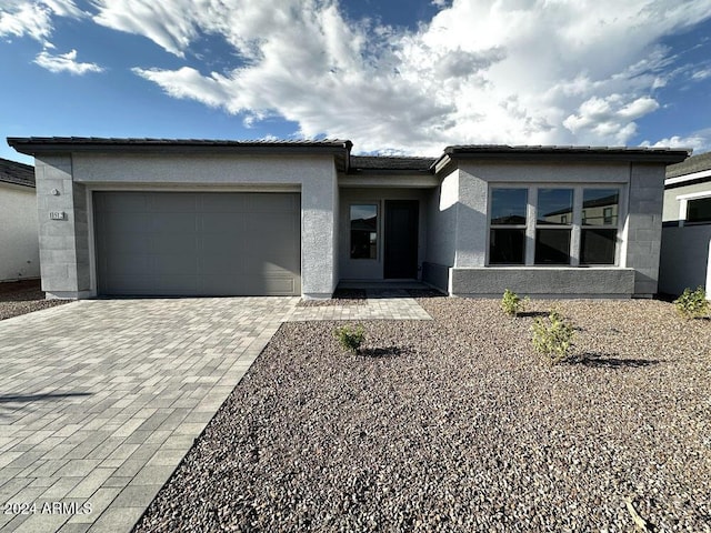 view of front facade featuring a garage