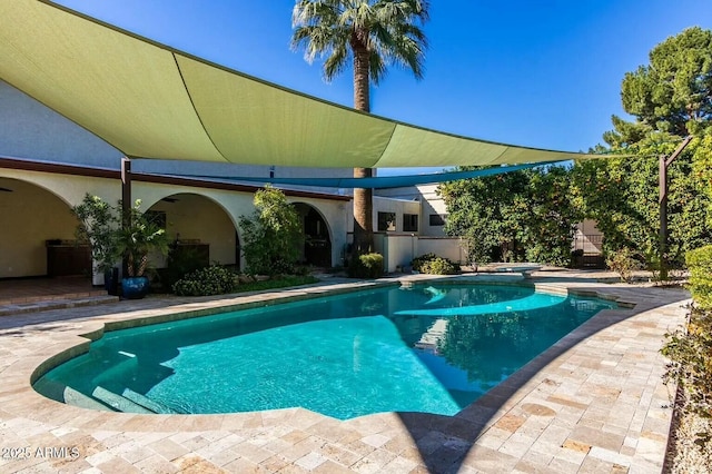 8426 N 15th Dr, Phoenix, AZ 85021 - view of outdoor pool