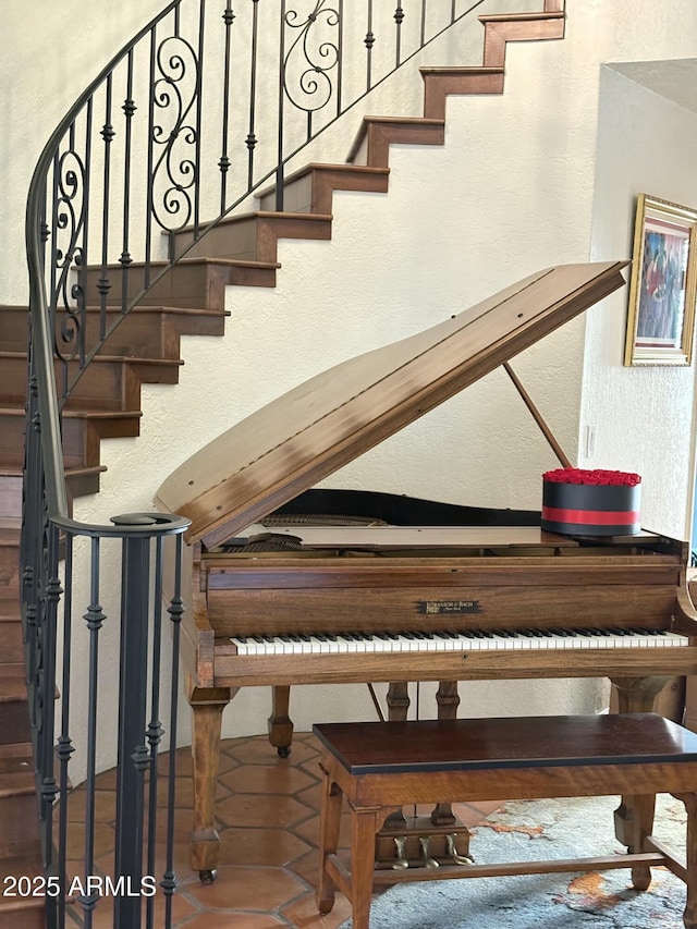 8426 N 15th Dr, Phoenix, AZ 85021 - staircase with a textured wall