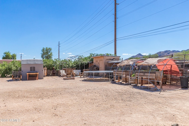 view of yard featuring a mountain view and a shed