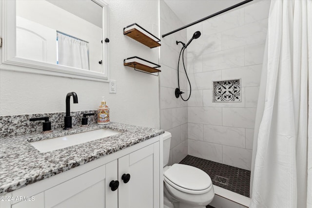 bathroom featuring a shower with shower curtain, vanity, and toilet