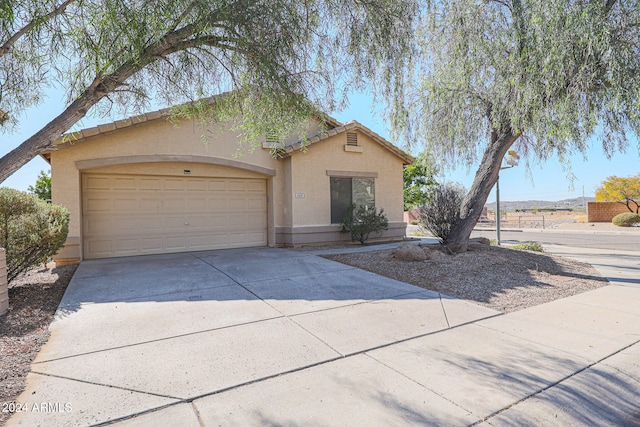 view of front facade featuring a garage