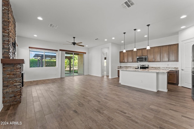 kitchen with visible vents, appliances with stainless steel finishes, open floor plan, dark wood-style flooring, and recessed lighting