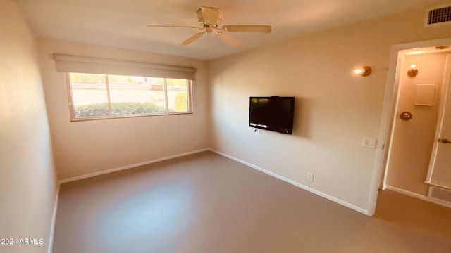 unfurnished room with ceiling fan