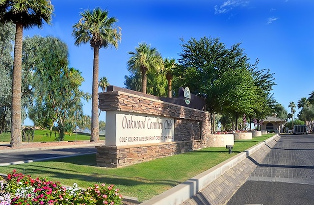 community sign with a lawn