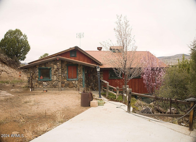 view of front of home with a mountain view