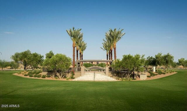 view of property's community featuring a lawn