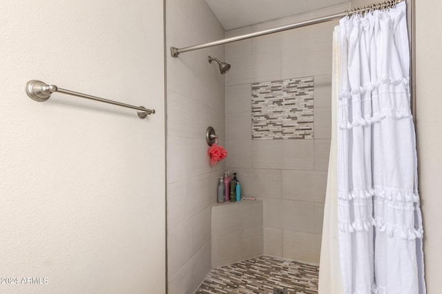 bathroom with curtained shower