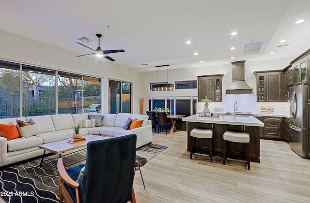 living room featuring visible vents, light wood-type flooring, recessed lighting, and a ceiling fan