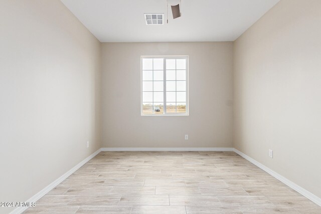 unfurnished room with light wood-type flooring and ceiling fan