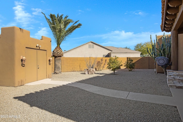 view of yard featuring a patio