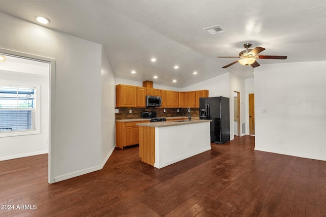 kitchen featuring a kitchen island with sink, dark wood-type flooring, sink, black appliances, and lofted ceiling