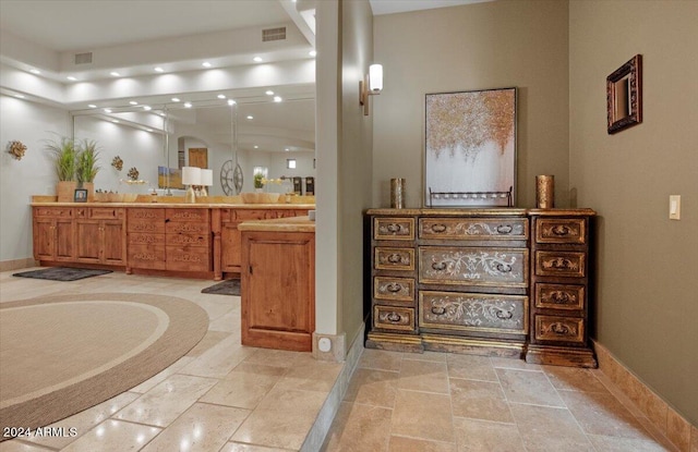 full bathroom featuring vanity, baseboards, visible vents, and recessed lighting