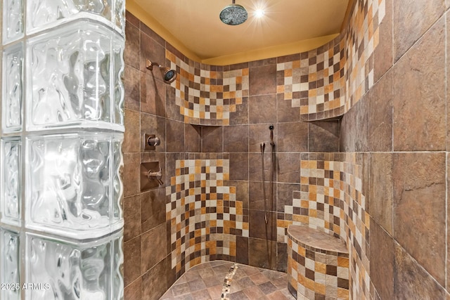 bathroom featuring a tile shower