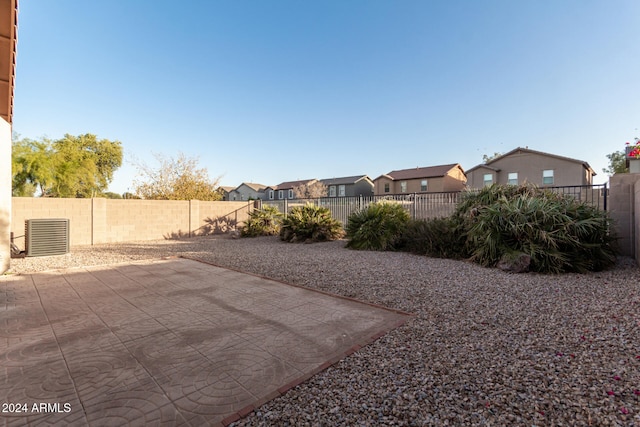 view of yard featuring a patio