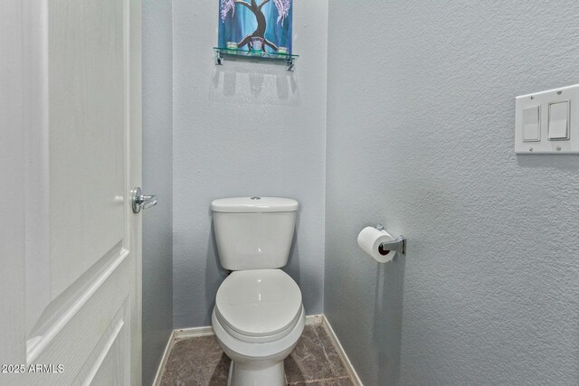 1350 S Greenfield Rd Unit 2205, Mesa, AZ 85206 - bathroom featuring toilet and baseboards