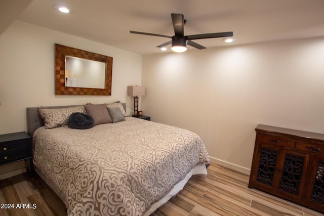 5120 N Juniper Loop, Pine, AZ 85544 - bedroom with ceiling fan, recessed lighting, baseboards, and wood finished floors