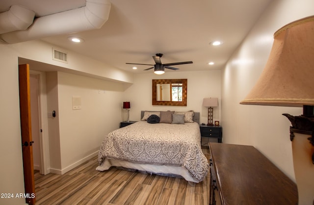 5120 N Juniper Loop, Pine, AZ 85544 - bedroom with recessed lighting, baseboards, ceiling fan, visible vents, and wood finished floors