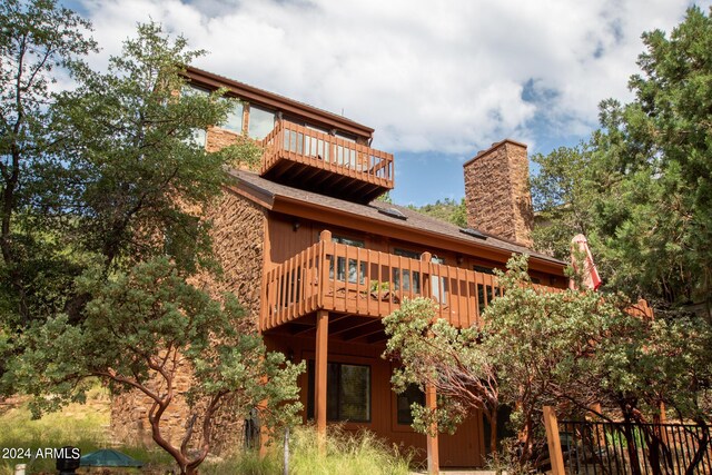 5120 N Juniper Loop, Pine, AZ 85544 - back of property with a balcony and a chimney