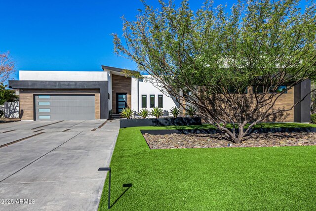 view of front facade with a garage and a front yard