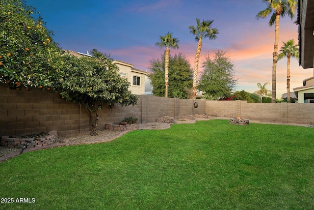 view of yard at dusk