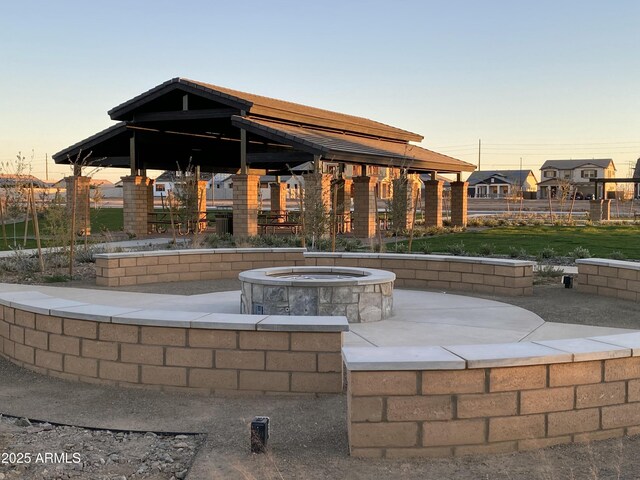 view of patio featuring ceiling fan and outdoor lounge area