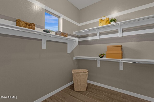 bedroom with crown molding and ceiling fan