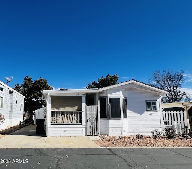 manufactured / mobile home with a porch