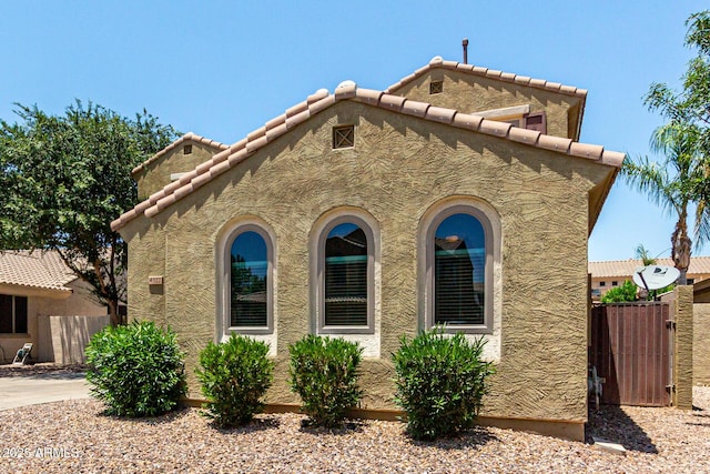 4322 S Ranger Trl, Gilbert, AZ 85297 - view of side of home with stucco siding and a tile roof