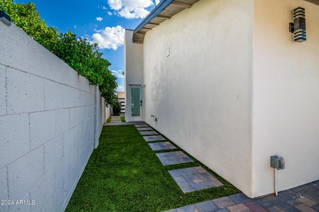 view of side of property featuring a yard