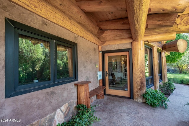 view of exterior entry with stucco siding