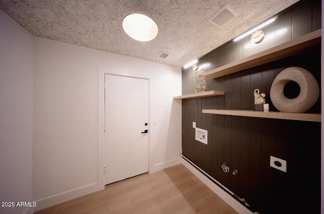 802 N Lisbon Dr, Chandler, AZ 85226 - entryway featuring light wood-style floors and baseboards